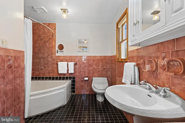 $765,000 | 830 Lewis Lane, Bryn Mawr, PA 19010