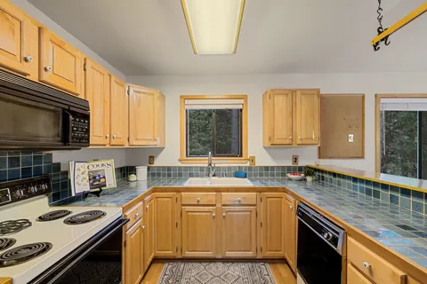 $799,000 | 12730 Palisade Street, Truckee, CA 96161