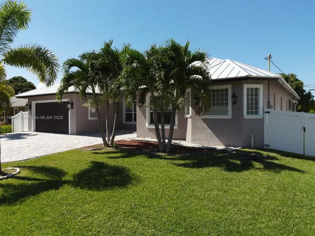 $680,000 | 1749 Southwest Desert Avenue, Port St. Lucie, FL 34953
