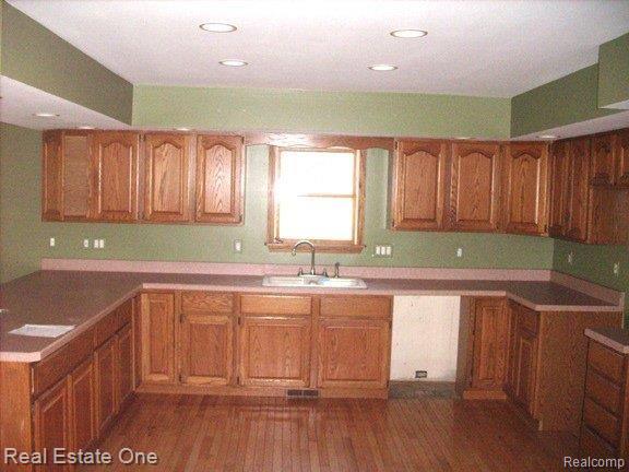 11504 Dexter-Pinckney Road Pinckney, MI 48169 - Photo 9 of 25 Kitchen