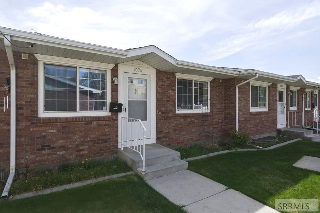 1075 Canal Avenue Idaho Falls, ID 83402 - Photo 2 of 26 Front View