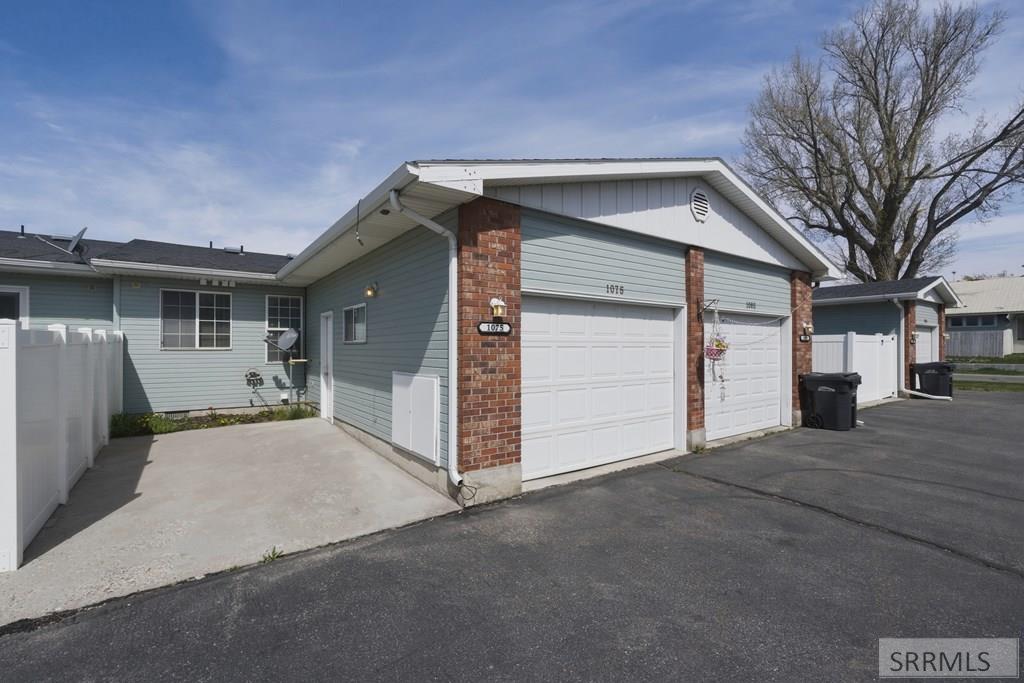 1075 Canal Avenue Idaho Falls, ID 83402 - Photo 21 of 26 Attached 1-Car Garage