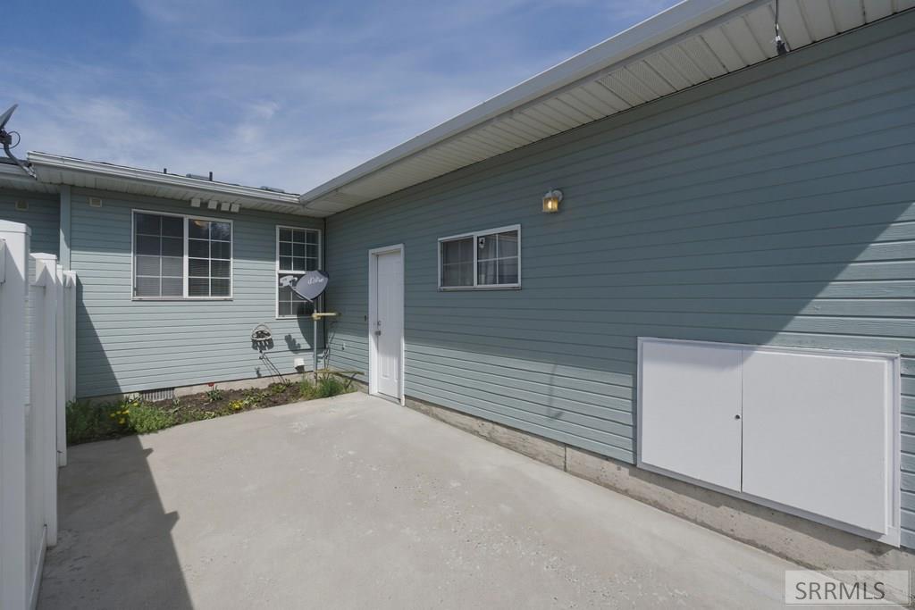 1075 Canal Avenue Idaho Falls, ID 83402 - Photo 22 of 26 Large Patio