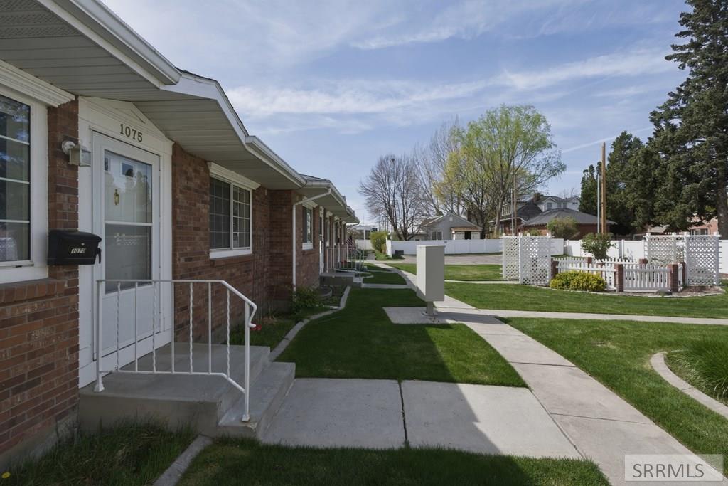 1075 Canal Avenue Idaho Falls, ID 83402 - Photo 23 of 26 Front Yard