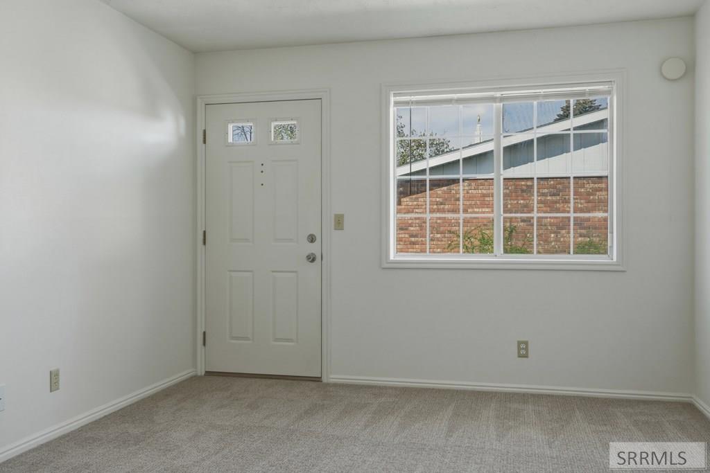 1075 Canal Avenue Idaho Falls, ID 83402 - Photo 3 of 26 Front Entry