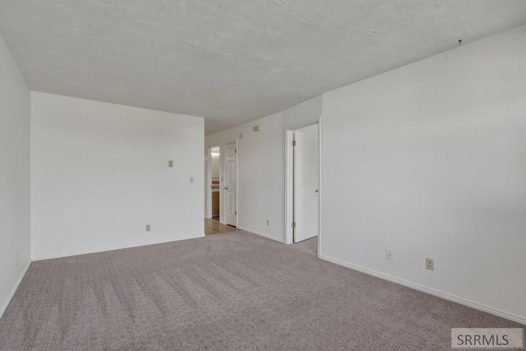 1075 Canal Avenue Idaho Falls, ID 83402 - Photo 6 of 26 Living Room