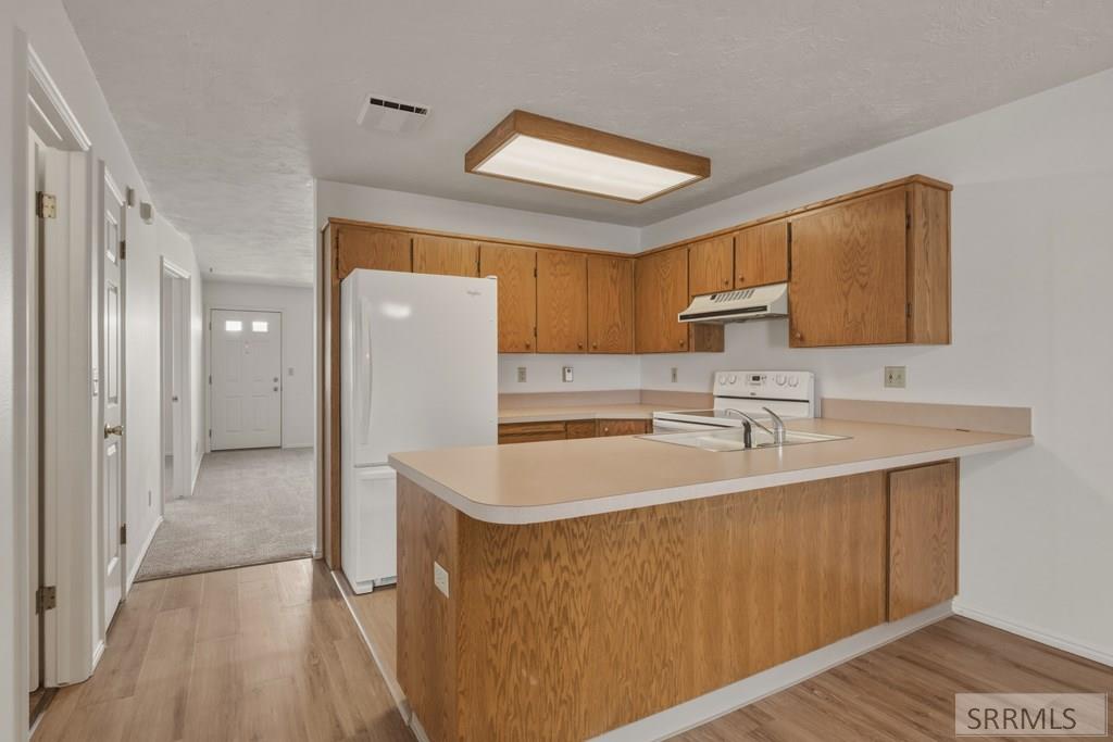 1075 Canal Avenue Idaho Falls, ID 83402 - Photo 7 of 26 Kitchen