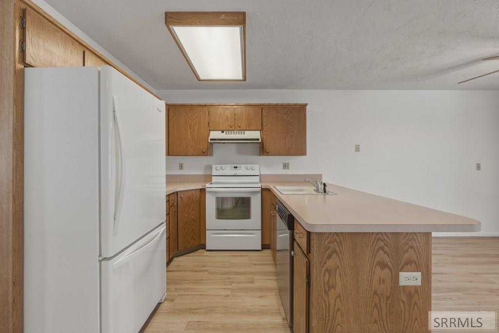 1075 Canal Avenue Idaho Falls, ID 83402 - Photo 8 of 26 Nice Storage & Counter Space