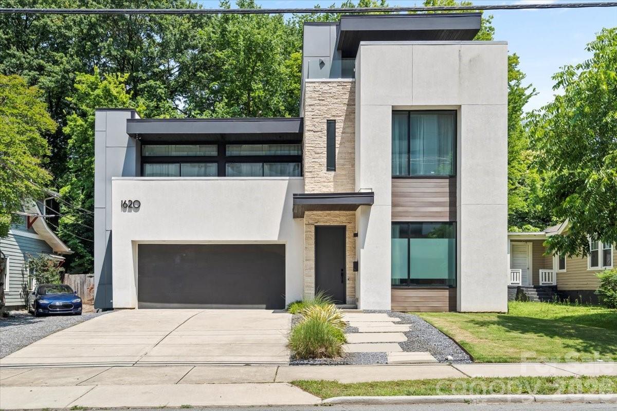 1620 South Tryon Street Charlotte, NC 28203 - Photo 2 of 29 a front view of a house with yard