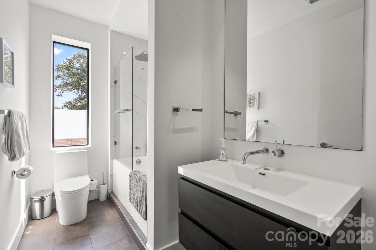 1620 South Tryon Street Charlotte, NC 28203 - Photo 21 of 29 a bathroom with a sink and a mirror