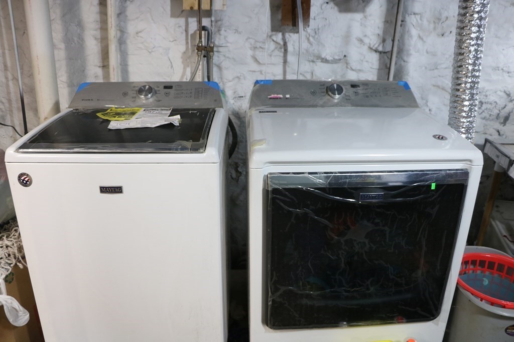 90 Pine Street Swampscott, MA 01907 - Photo 20 of 22 a close view of a stove in the kitchen