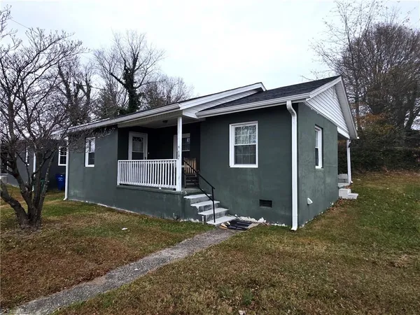 $1,000 | 902 North South Street, Mount Airy, NC 27030