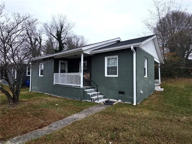 $1,000 | 902 North South Street, Mount Airy, NC 27030
