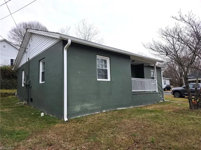 $1,000 | 902 North South Street, Mount Airy, NC 27030