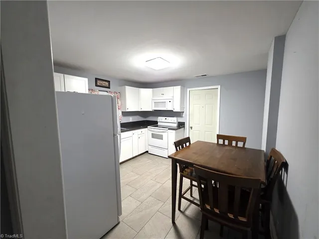 $1,000 | 902 North South Street, Mount Airy, NC 27030