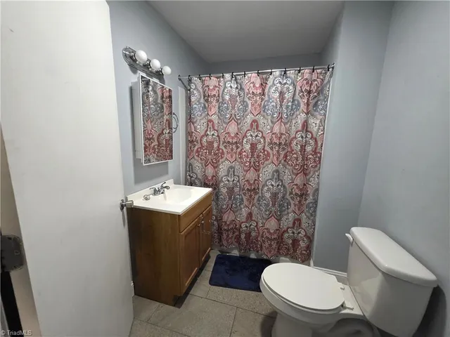 $1,000 | 902 North South Street, Mount Airy, NC 27030