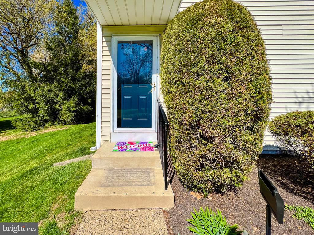 908 Steamboat Station, Southampton, PA 18966 Compass