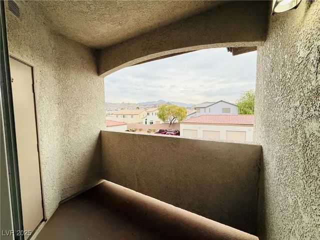 $1,650 | 2305 West Horizon Ridge Parkway, Unit 2221, Henderson, NV 89052