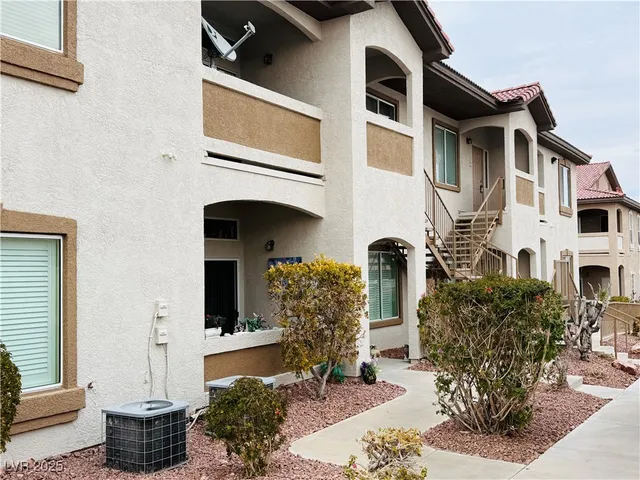 $1,650 | 2305 West Horizon Ridge Parkway, Unit 2221, Henderson, NV 89052