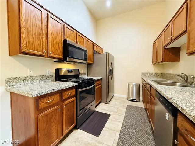 $1,650 | 2305 West Horizon Ridge Parkway, Unit 2221, Henderson, NV 89052