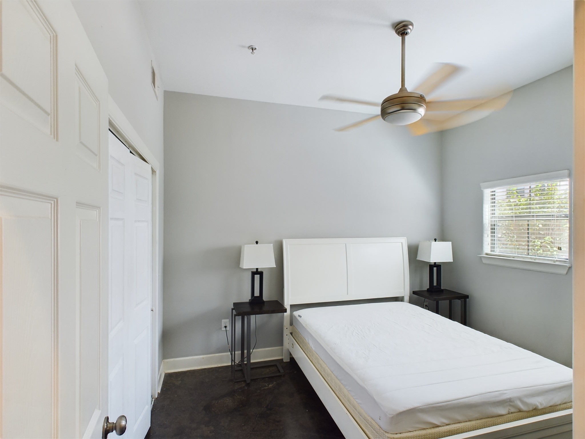 1602 Elgin Street, Unit 3 Houston, TX 77004 - Photo 4 of 10 a bedroom with a bed and a chandelier