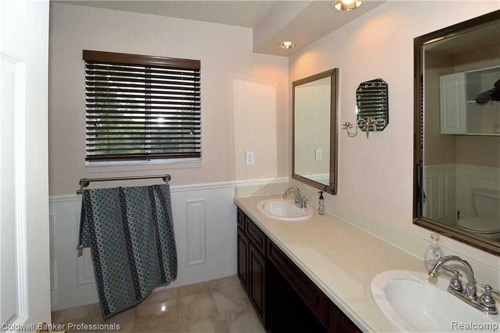 787 Dutton Road Rochester Hills, MI 48306 - Photo 26 of 41