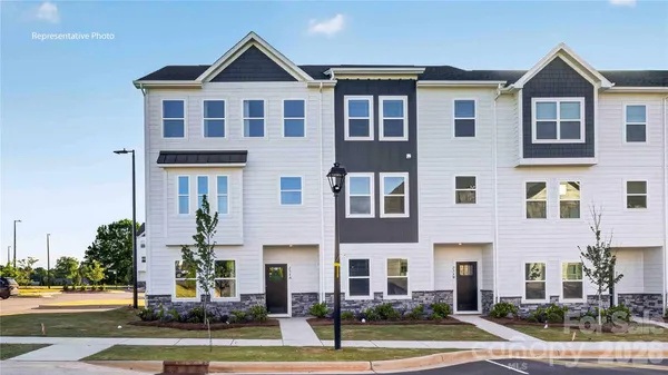 $426,885 | 146 Towhee Br Place, Unit TWNH A, Mooresville, NC 28117