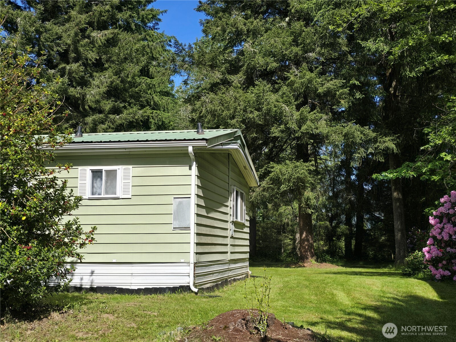 147-21 Morris Road, Unit 21 Randle, WA 98377 - Photo 4 of 31 a front view of a house with a yard