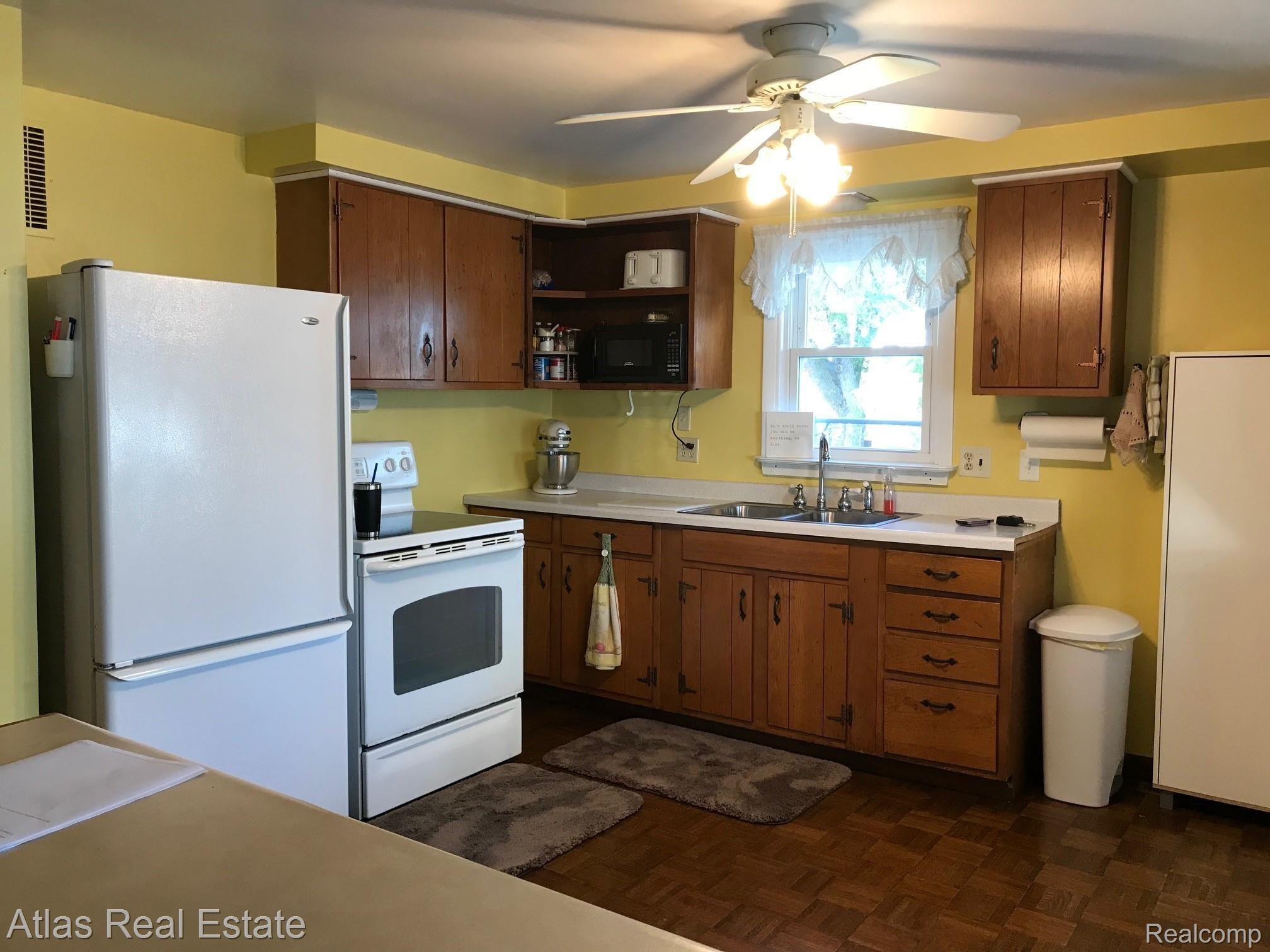 Kitchen3.jpg