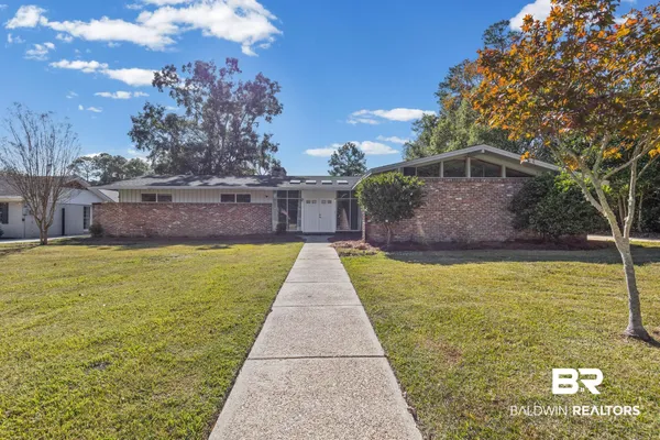 $350,000 | 3913 Pembrocke Avenue, Mobile, AL 36608