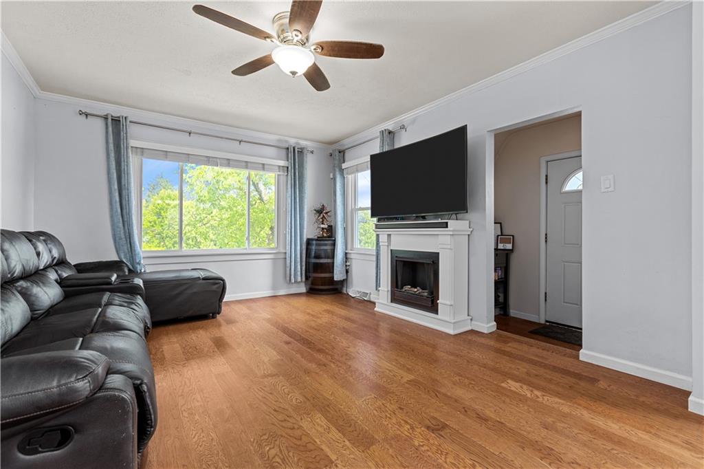 1415 Anderson Road Pittsburgh, PA 15209 - Photo 5 of 25 a living room with furniture and a flat screen tv