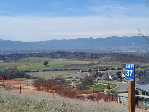 4533 Innsbruck Ridge Medford, OR 97504 - Photo 2 of 8 1