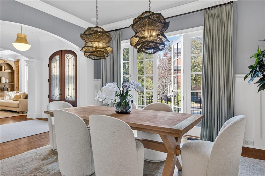 3640 Rivers Call Boulevard Atlanta, GA 30339 - Photo 25 of 63 a dining room with furniture potted plants and wooden floor