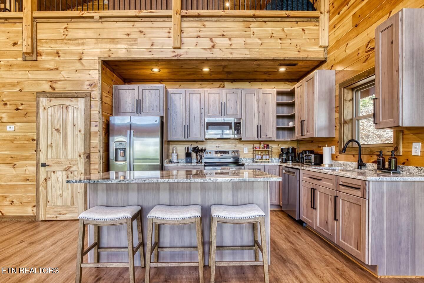 2942 Redtail Road Sevierville, TN 37862 - Photo 9 of 46 558670b1-6a8a-4935-a01b-99cb7abd4ca8