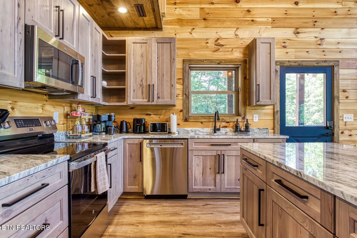 2942 Redtail Road Sevierville, TN 37862 - Photo 10 of 46 b8ec3d5b-18c6-42dd-bee0-0a54d68a0617