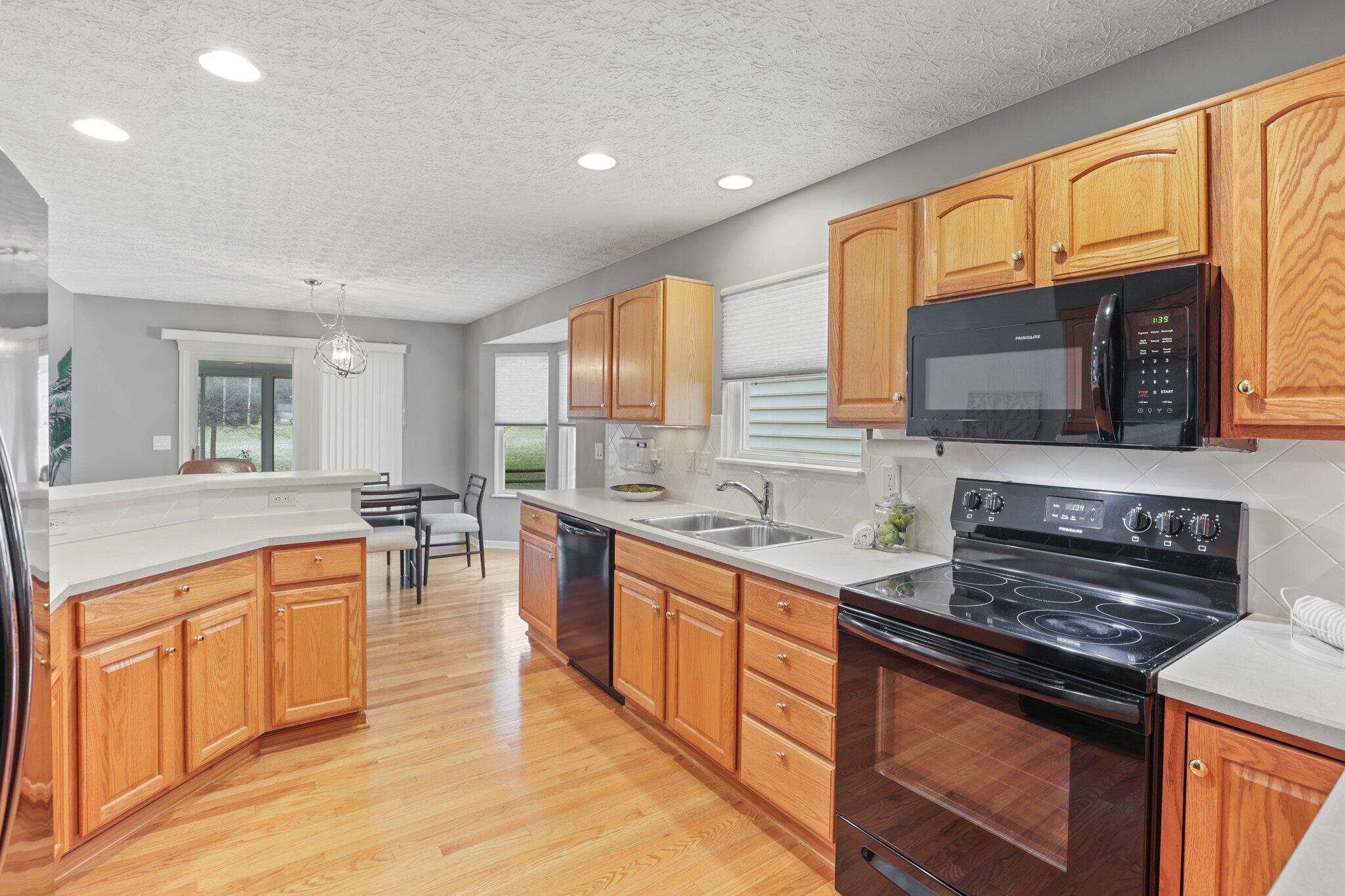 145 Rivers Edge Way Columbus, OH 43230 - Photo 11 of 69 Kitchen