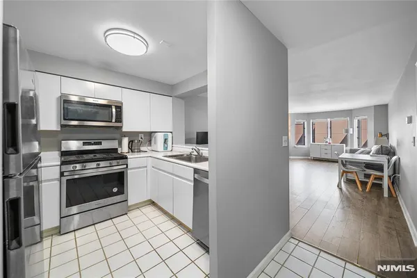 $440,000 | 503 Hancock Court, Unit M503, Edgewater, NJ 07020
