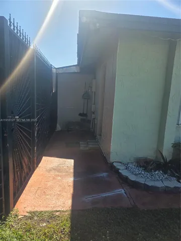 $900 | 714 Southwest 99th Ct Circle, Miami, FL 33174