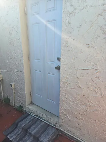 $900 | 714 Southwest 99th Ct Circle, Miami, FL 33174