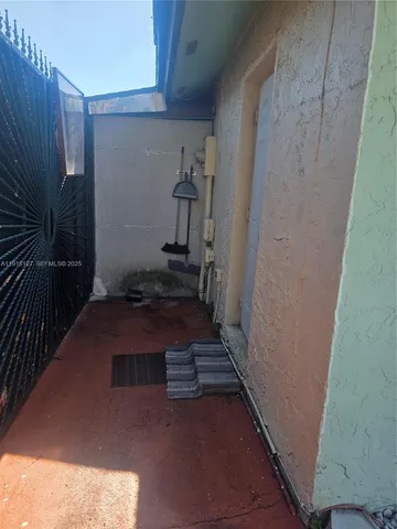 $900 | 714 Southwest 99th Ct Circle, Miami, FL 33174