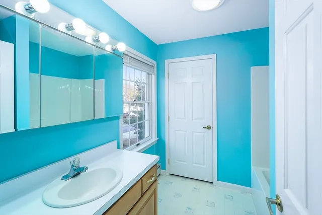 $525,000 | 306 Rumonoski Drive, Northbridge, MA 01534