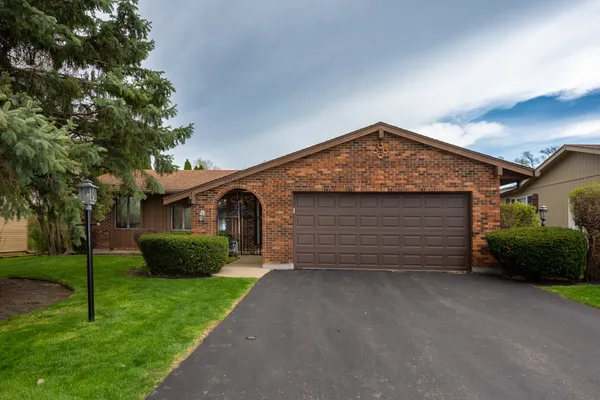 $375,000 | 39895 Crabapple Drive, Antioch, IL 60002