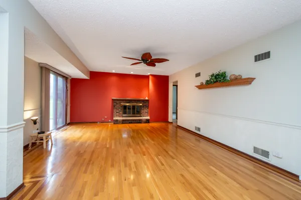 $375,000 | 39895 Crabapple Drive, Antioch, IL 60002