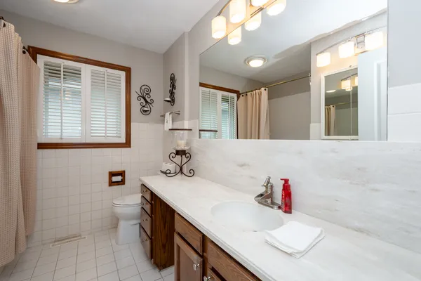 $375,000 | 39895 Crabapple Drive, Antioch, IL 60002