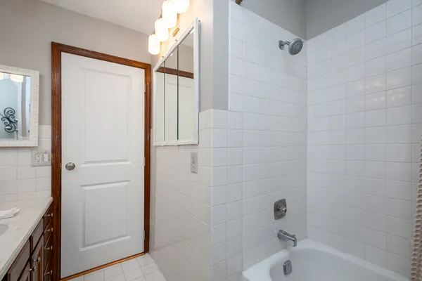 $375,000 | 39895 Crabapple Drive, Antioch, IL 60002