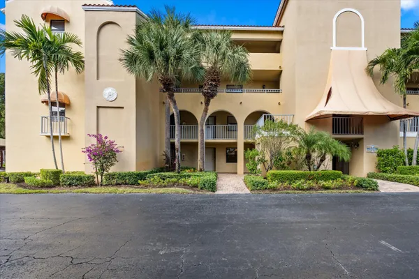 $350,000 | 600 Uno Lago Drive, Unit 104, Juno Beach, FL 33408