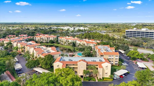 $350,000 | 600 Uno Lago Drive, Unit 104, Juno Beach, FL 33408