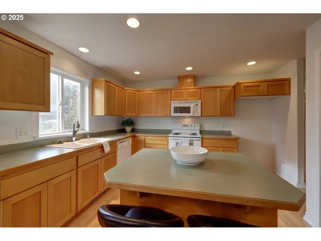 $469,000 | 618 7th Avenue, Hammond, OR 97121