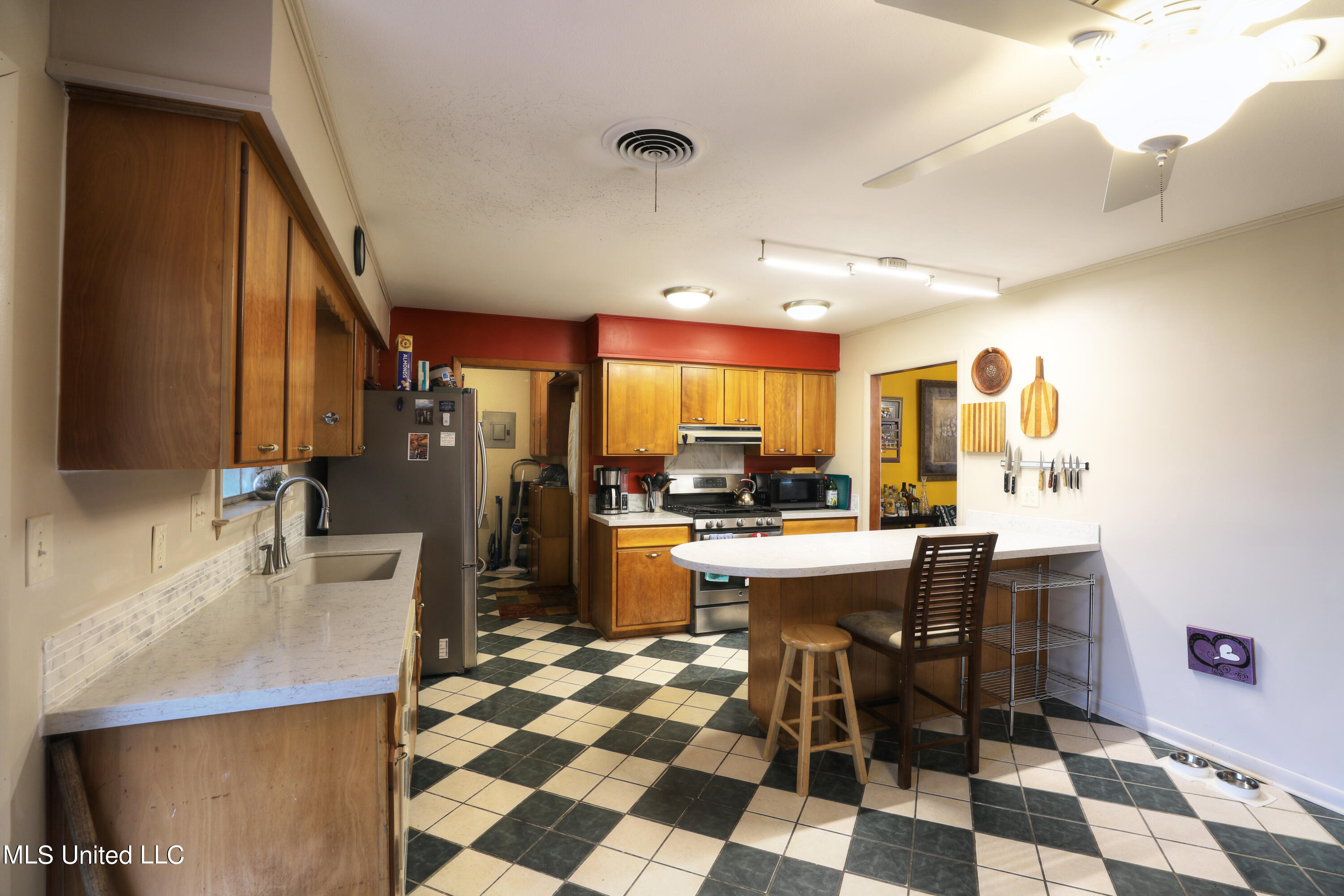 2521 Meadow Road Biloxi, MS 39531 - Photo 12 of 29 Kitchen