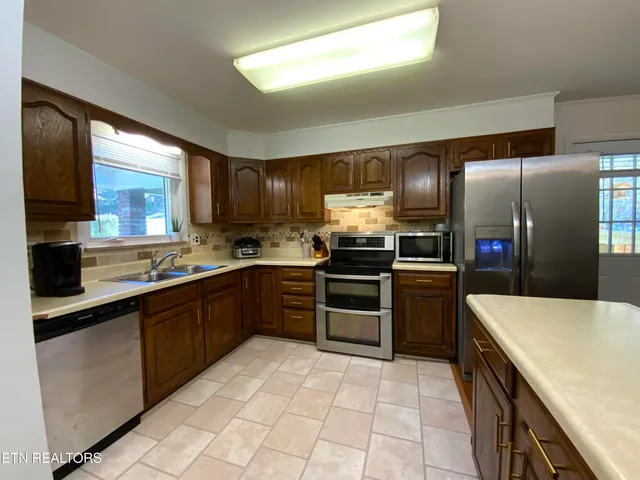 $325,000 | 154 Ponderosa Drive, Kingston, TN 37763